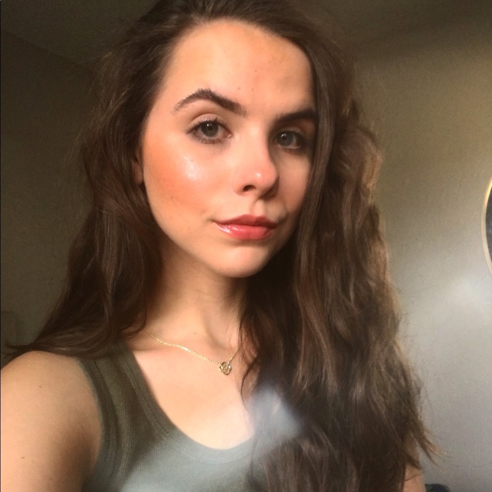 Meet your Posher, Quinn ✨